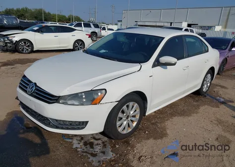 2013 Volkswagen Passat 2.5L Wolfsburg Edition z USA, uszkodzony, nr VIN 1VWAH7A38DC141947